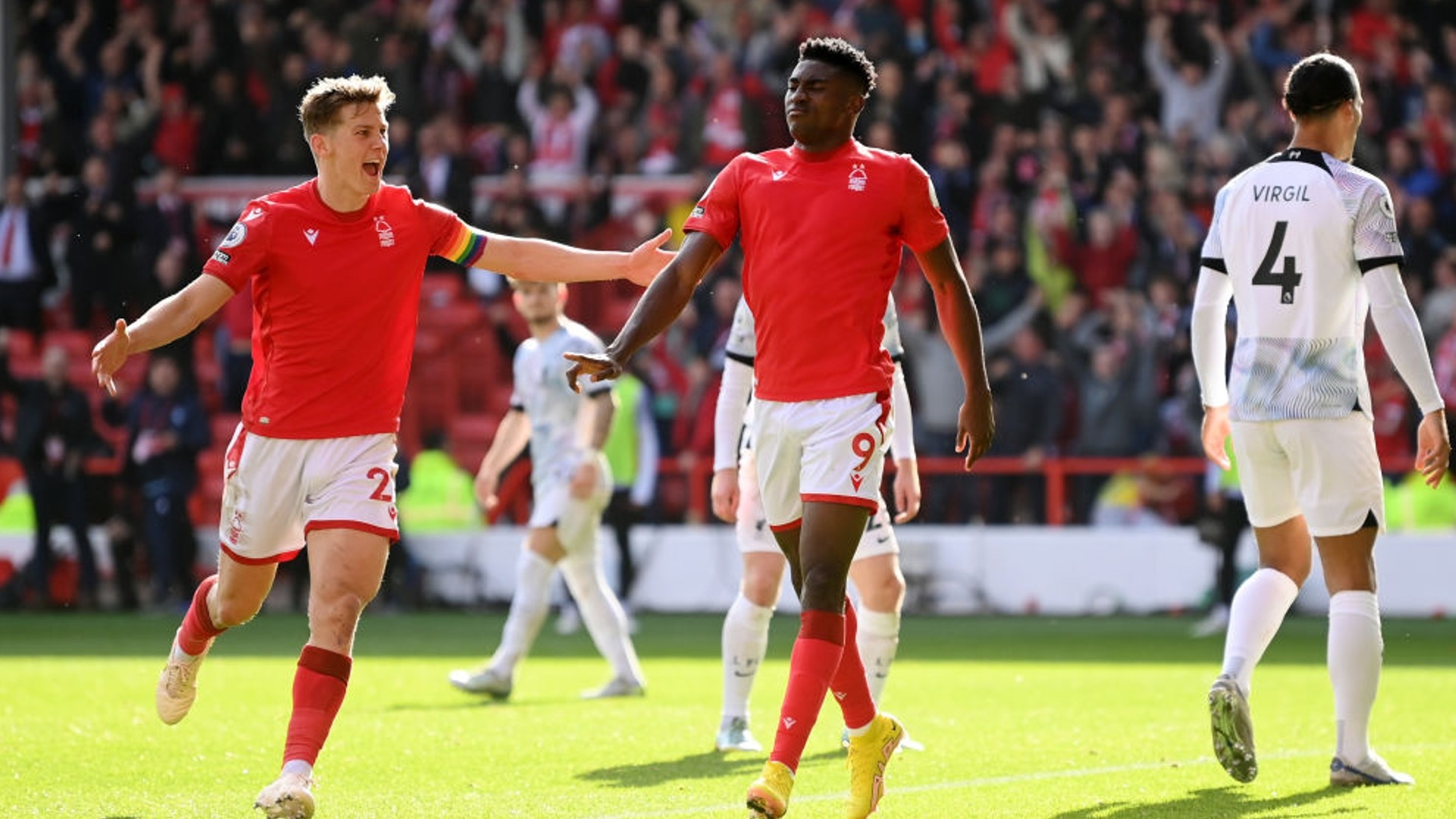 他们密切关 他们密切关